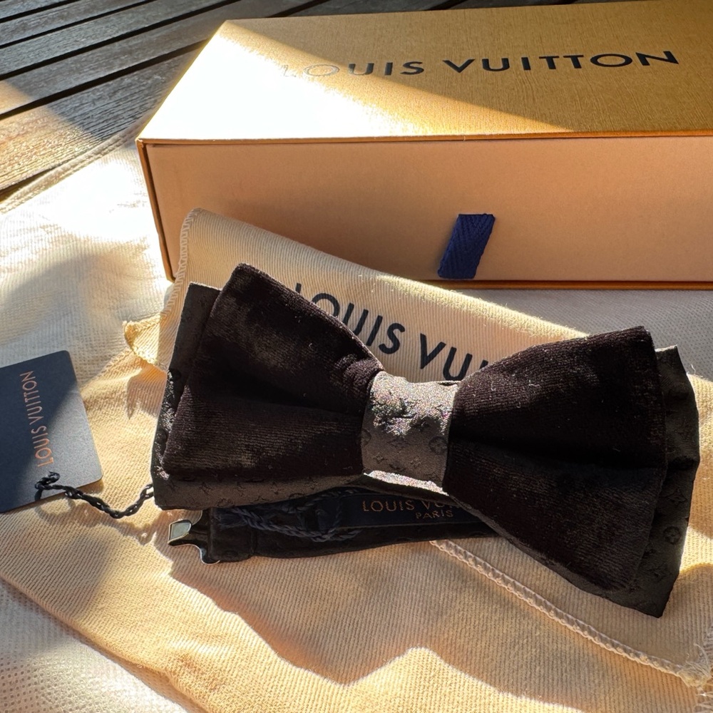 🔥LV VELVET 26’🔥💯🆕 RARE LOUIS VUITTON MONOGRAM BLACK TIE BOW TIE STUNNING
